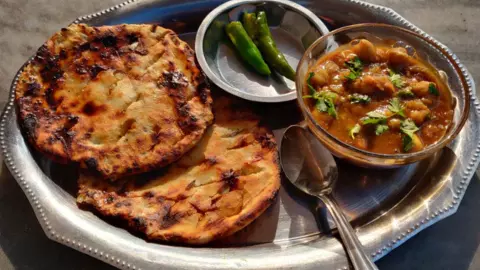 Top 5 Food Items, Must Visit this Place Top 5 Food Items, Must Visit this Place
