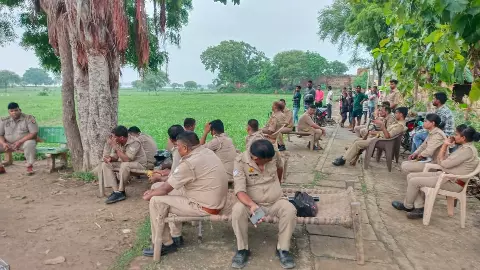 On the occasion of Nag Panchami On this occasion, tradition is held between Bishupur and Mahuari Khas village, police is deployed On the occasion of Nag Panchami On this occasion, tradition is held between Bishupur and Mahuari Khas village, police is deployed