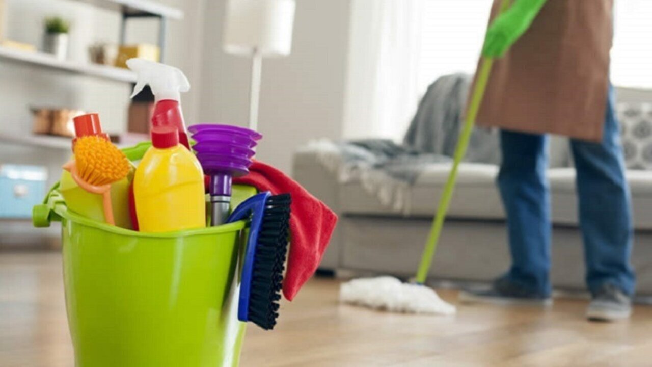 House Cleaning Hacks: त्योहार में करनी है घर की सफाई, जान लें ये क्लीनिंग हैक्स