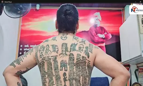 Abhishek Gautam paid tribute to the martyrs Names of 631 martyrs were tattooed on their backs as tribute, known as Shaheed Smarak