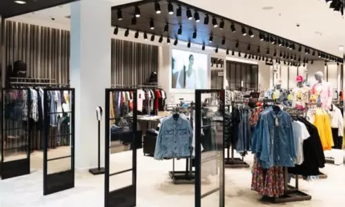 Top Clothing Brands in India: भारत के टॉप 8 क्लोदिंग ब्रांड्स, एक बार पहन लिया तो हो जाएंगे फैन