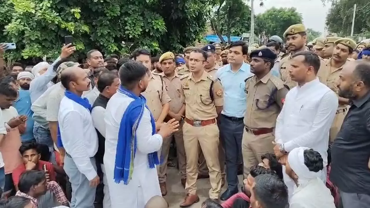 Bhim Army on no action in the murder of a Dalit youth blocked the road, pelted stones on BJP MLA