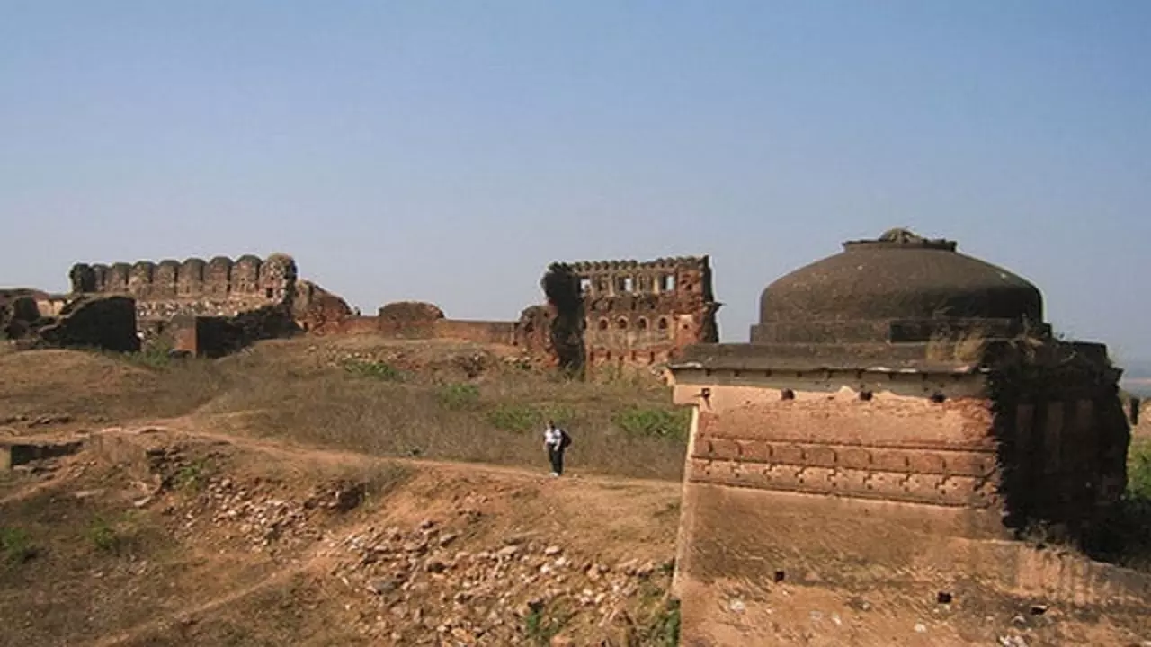 Talbehat Fort: क्या है तालबेहट के किले में बनी महिलाओं की मूर्ति का राज, ऐसी है कहानी