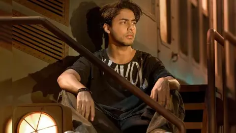 Aryan Khan Net Worth: बहुत अमीर शाहरुख खान के शहजादे आर्यन, इस तरह कर रहे तगड़ी कमाई Aryan Khan Net Worth: बहुत अमीर शाहरुख खान के शहजादे आर्यन, इस तरह कर रहे तगड़ी कमाई