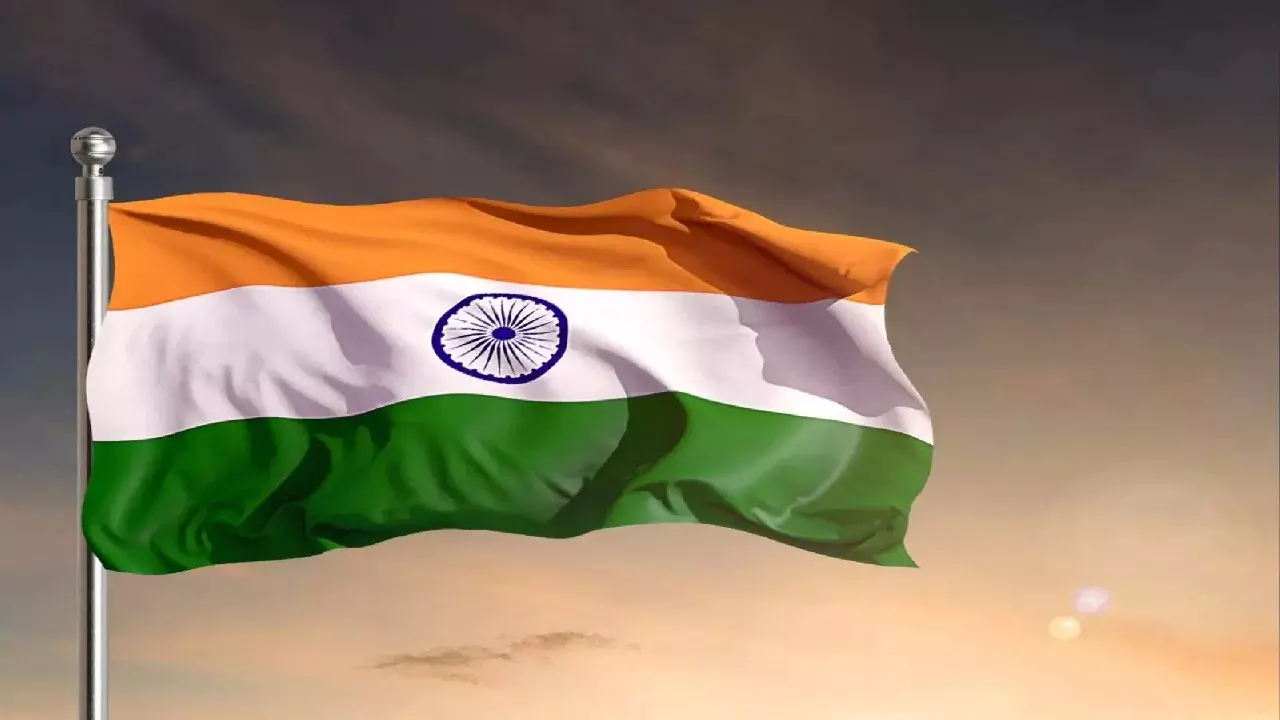 Tiranga History: किसने डिजाइन किया था तिरंगा, क्या है तीनों रंगों का अर्थ, जानें यहां