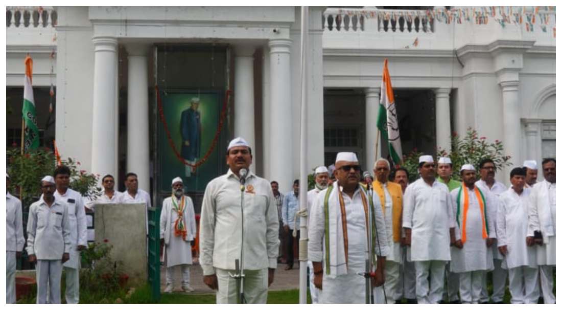 Lucknow News: कांग्रेस के नेतृत्व में लड़ी गई आजादी की लड़ाई...प्रदेश मुख्यालय पर ध्वजारोहण कर बोले अजय राय