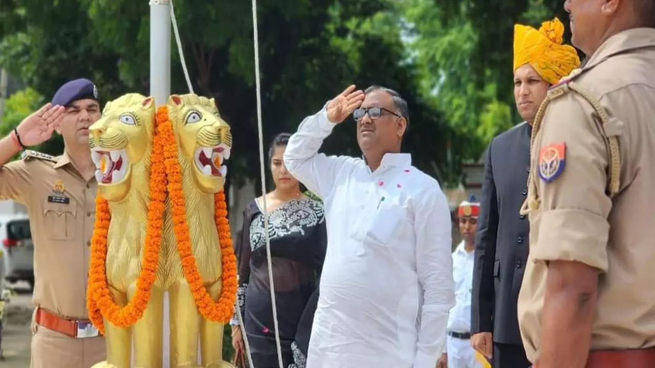 Government and non-governmental organizations in Jaunpur 78th Independence Day celebrated with great enthusiasm in government institutions