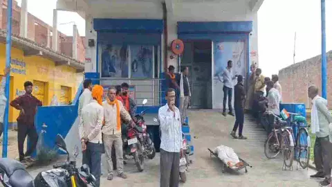 Kannauj News: निजी अस्पताल ने ले ली एक और जान, परिजनों ने लगाया आरोप Kannauj News: निजी अस्पताल ने ले ली एक और जान, परिजनों ने लगाया आरोप