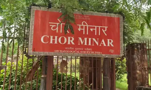 Chor Minar History