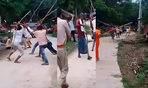 Land in Fatehpur police station area Due to a dispute, the bullies beat up the Dalit family in front of the police