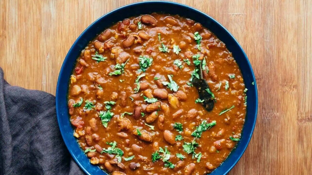 Kashmiri Rajma Recipe: कश्मीरी राजमा के स्वाद के आगे सब फेल, जानें बनाने की आसान रेसिपी