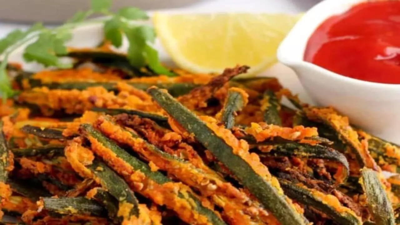 Kurkuri Bhindi Recipe: कम मसालों में बनाएं चटपटी कुरकुरी भिंडी, फॉलो करें ये आसान रेसिपी