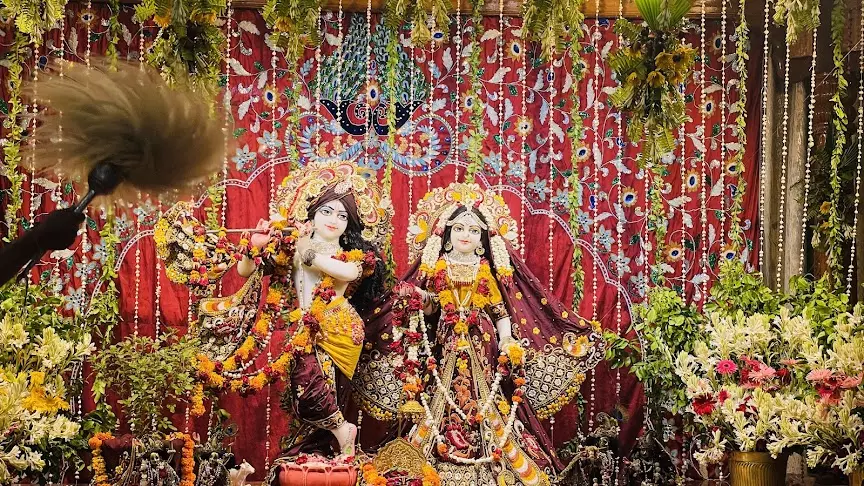 Lucknow Famous Radha Raman Mandir, Lucknow Famous Iskcon Temple