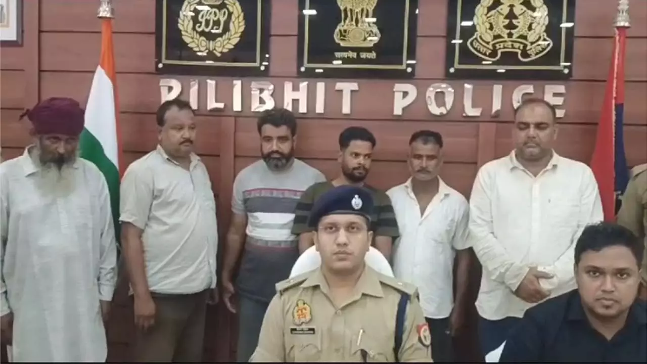 Six hunters including Head Constable Mansoor arrested in an encounter, gun snatched from forest guard also recovered