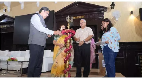 Lucknow University: दीक्षारंभ कार्यक्रम की हुई शुरूआत, कुलपति ने छात्रों को दिए टिप्स