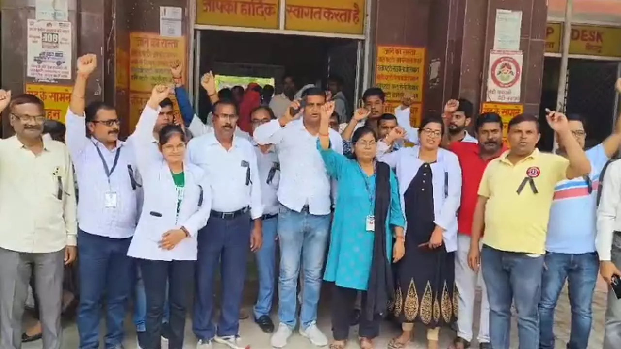 Employees posted in the district hospital staged a protest inside the hospital premises for the restoration of the old pension