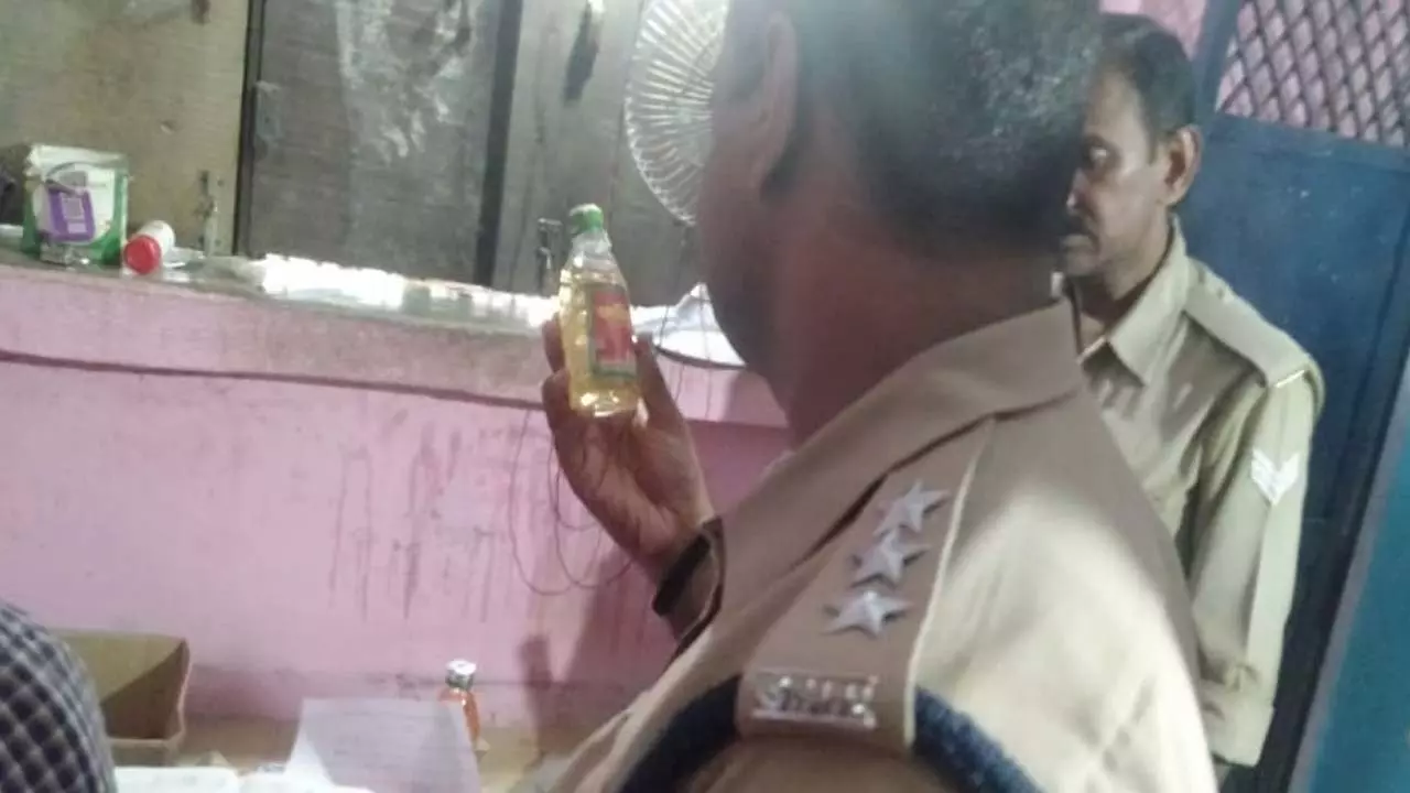 Country liquor was sold from the shop by mixing water in the bottle, know how the matter was revealed