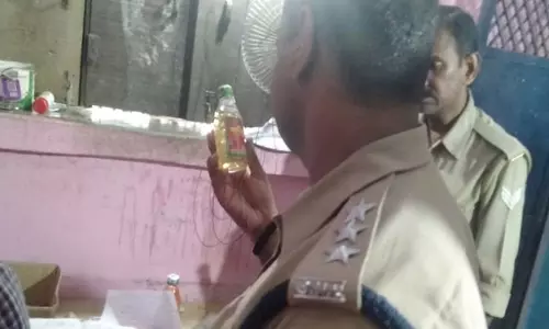 Country liquor was sold from the shop by mixing water in the bottle, know how the matter was revealed