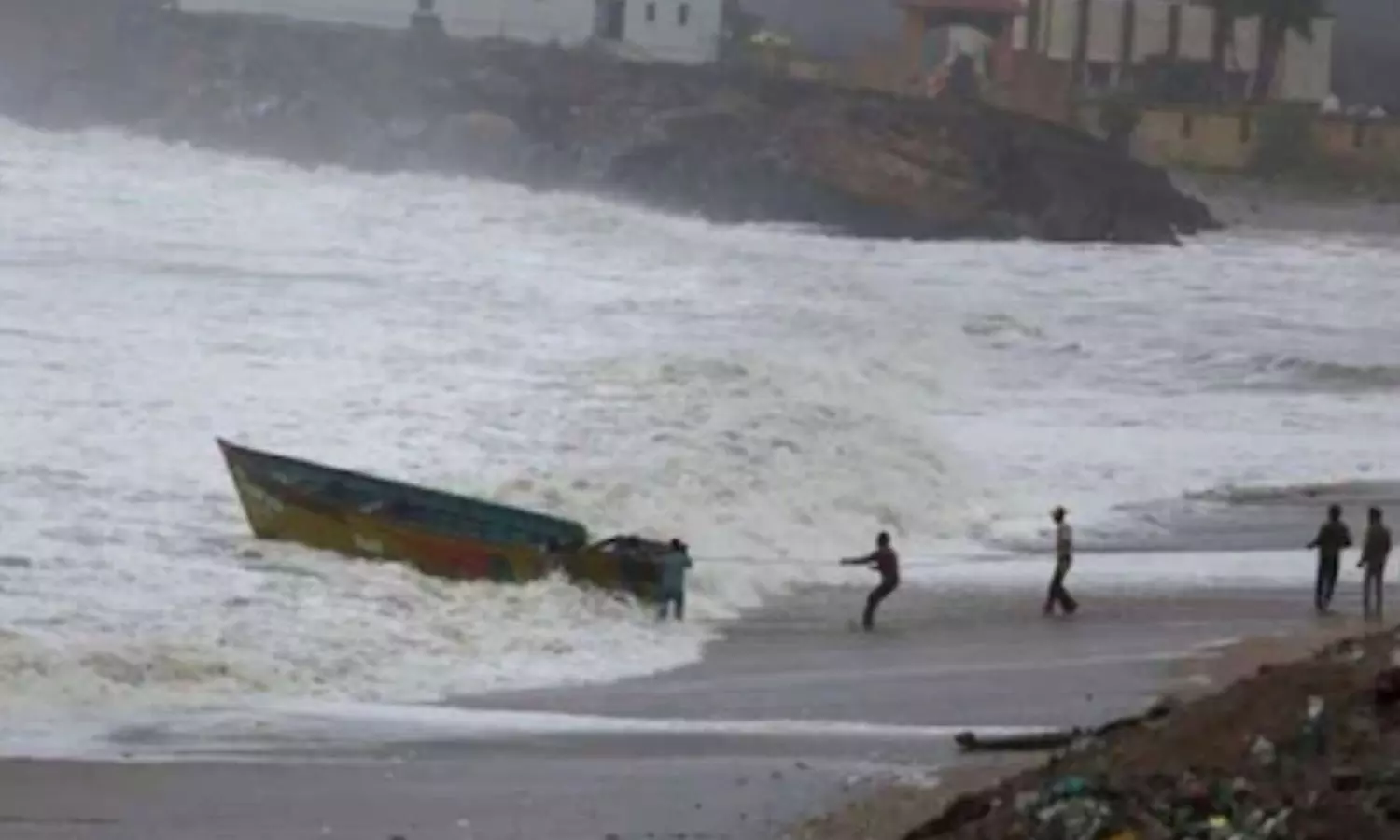 Weather Update: बंगाल में साइक्लोनिक तो आंध्र और हिमाचल में बन रहे बाढ़ के हालात, IMD ने किया अलर्ट