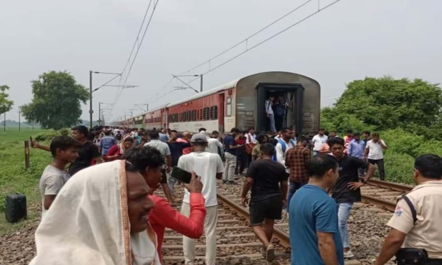 magadh express train accident