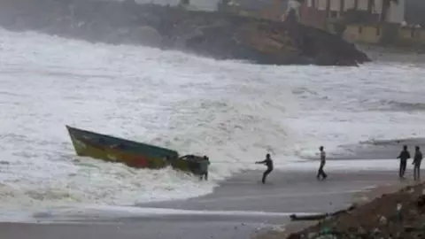 Weather Update: बंगाल में साइक्लोनिक तो आंध्र और हिमाचल में बन रहे बाढ़ के हालात, IMD ने किया अलर्ट Weather Update: बंगाल में साइक्लोनिक तो आंध्र और हिमाचल में बन रहे बाढ़ के हालात, IMD ने किया अलर्ट
