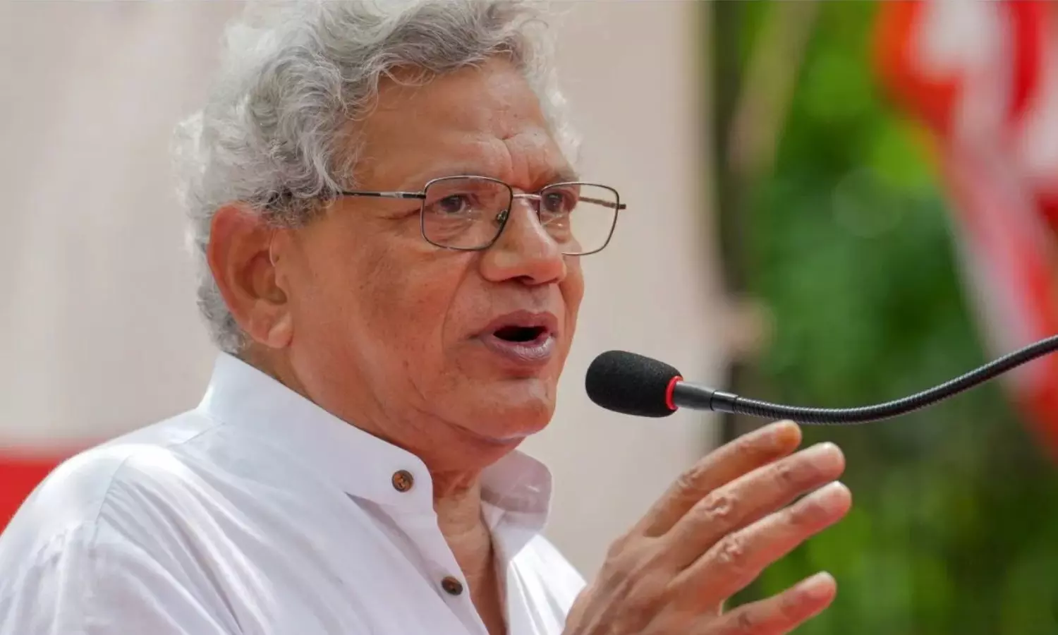 Sitaram Yechury: CPI(M) महासचिव सीताराम येचुरी ICU में भर्ती, सांस लेने में हो रही दिक्कत