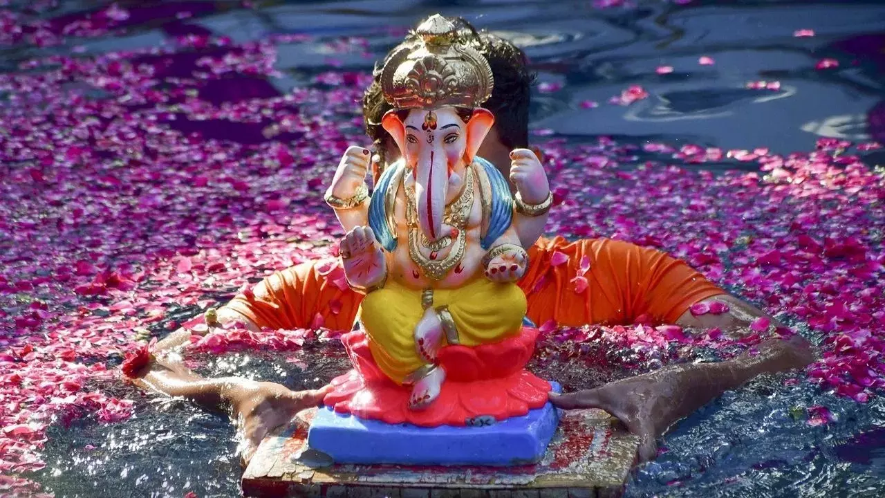 Ganesh Visarjan Niyam: कैसे करते हैं गणेश विसर्जन, जान लें स्टेप टू स्टेप नियम