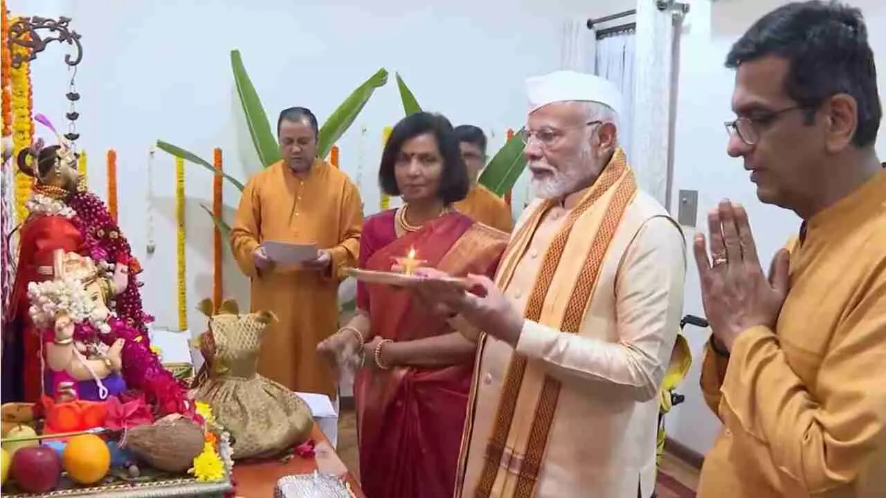 PM Modi presence Ganesh Puja at CJI Chandrachud residence