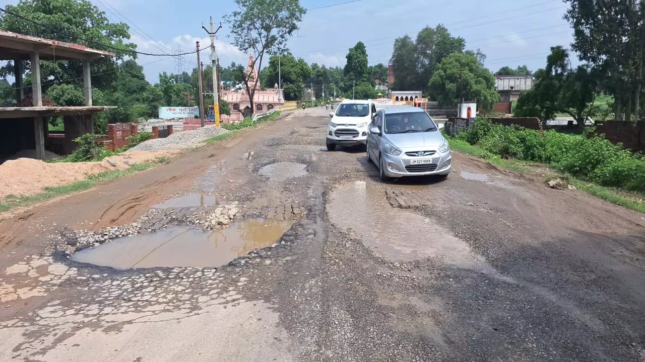 Claims of improvement of dilapidated main roads are only on paper