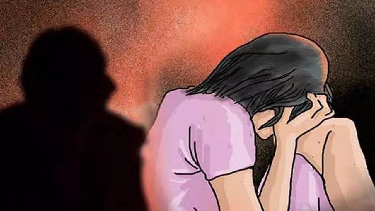 Three youths tried to rape a student, stabbed her in the stomach when she resisted