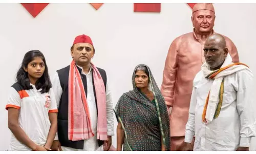 UP News : भाजपा ने शासन-प्रशासन का नैतिक आधार खो दिया, मंगेश के परिजनों से मुलाकात के बाद बोले अखिलेश यादव