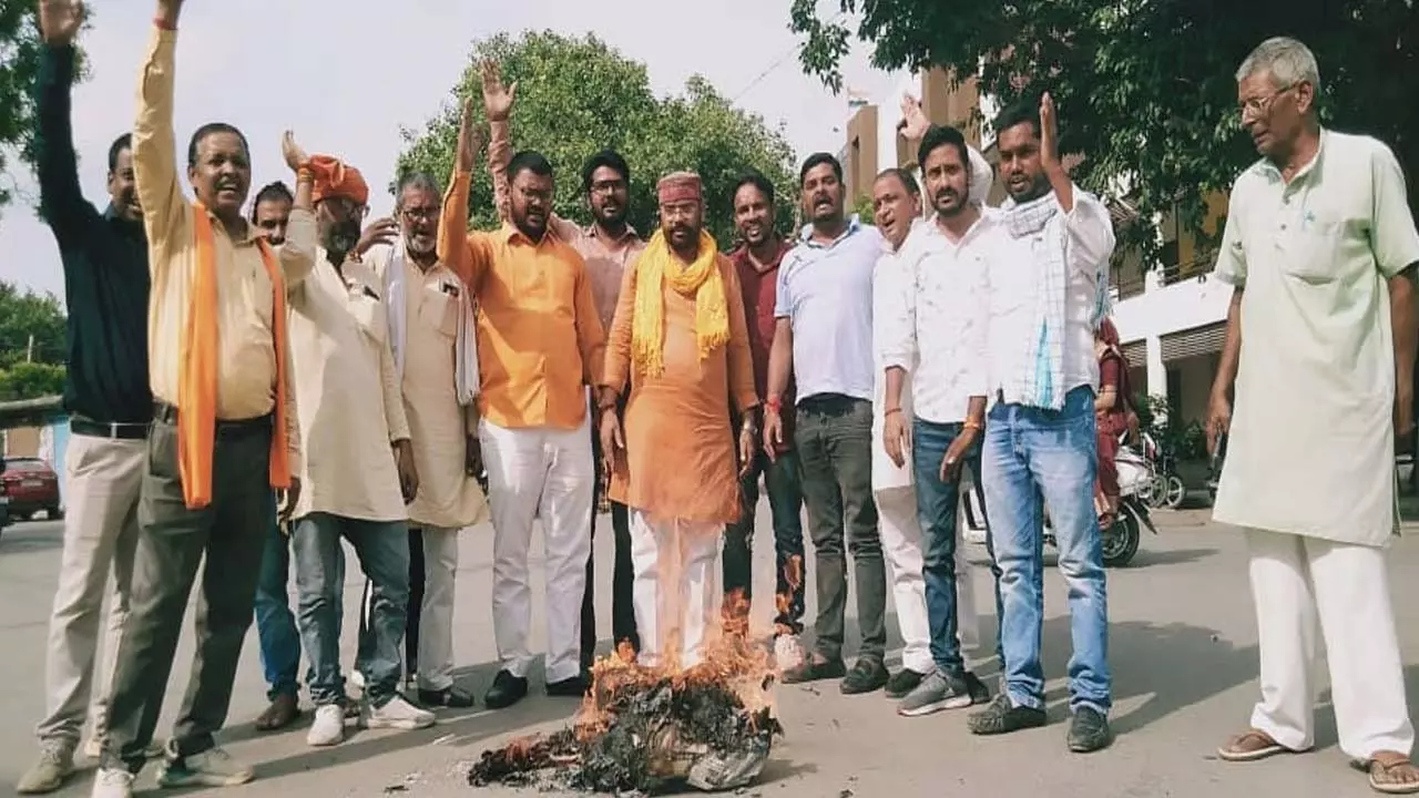 An effigy of former Chief Minister and SP national president Akhilesh Yadav was burnt in Azamgarh