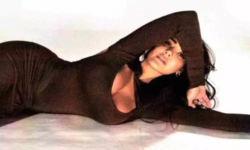 Esha Gupta Hot Video Viral