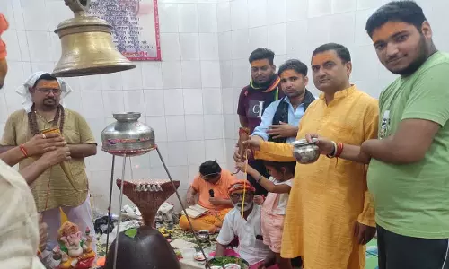 Mahant Dr. Hardev Gangwar performed Rudrabhishek in Kanwaria temple