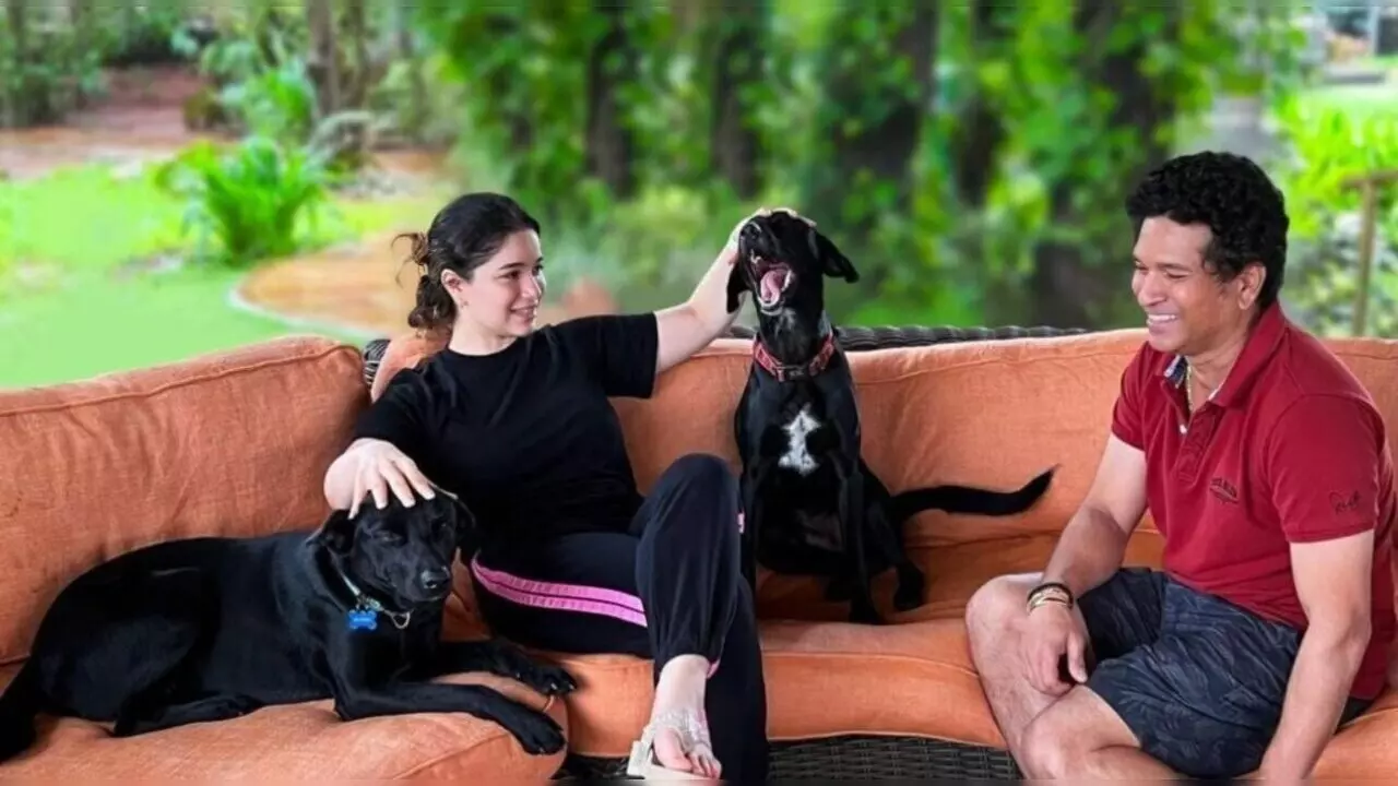 Sara Tendulkar Dogs: सारा तेंदुलकर के पास हैं इन नस्ल के कुत्ते, कीमत जान चौंक जाएंगे