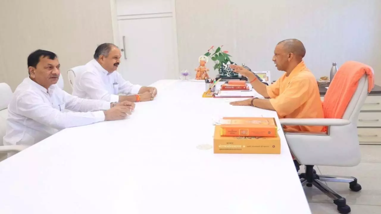 Tarbganj MLA Prem Narayan Pandey met Chief Minister Yogi Adityanath regarding the flood problem