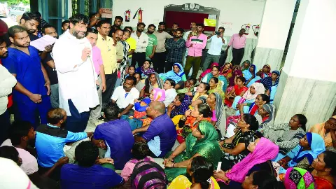 Medical colleges outsourced cleaning workers on strike due to non-payment of salary, assurance received Medical colleges outsourced cleaning workers on strike due to non-payment of salary, assurance received