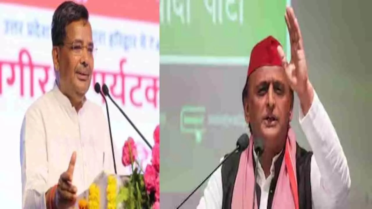 Cabinet Minister Jaiveer Singh, SP Supremo Akhilesh Yadav