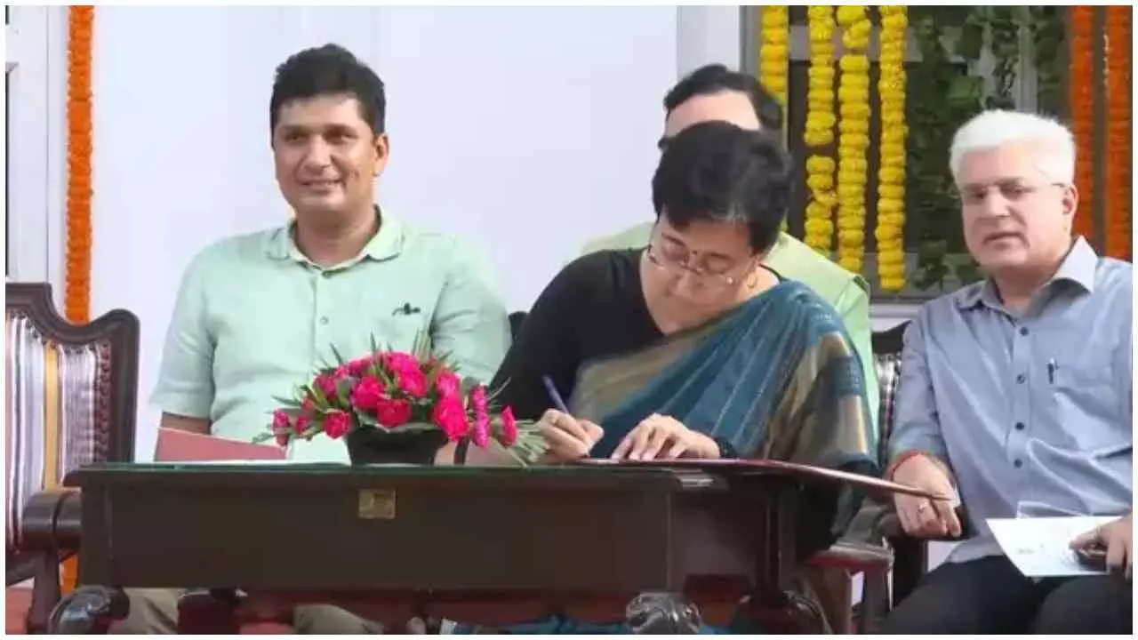 Delhi CM Atishi Oath Live | Delhi CM Atishi News | Delhi Breaking News | LG Vk Saxena News | Hindi News | Live News in Hindi | Delhi CM Atishi Oath :