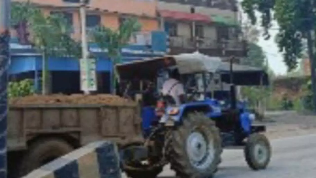 Illegal mining of soil is going on fearlessly in Mahmudpur Mafi