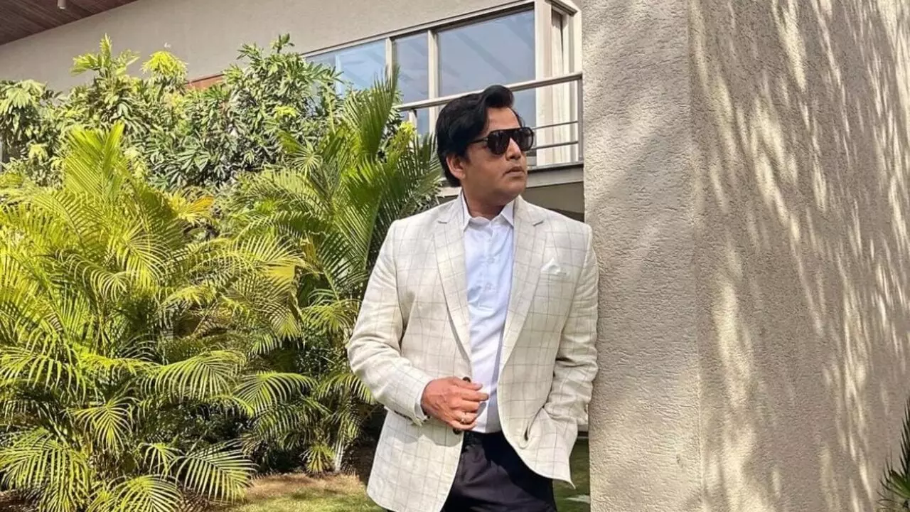 Ravi Kishan House: कभी मुंबई में रहने का नहीं था ठिकाना, आज हैं आलीशान घर के मालिक, देखें इनसाइड तस्वीरें