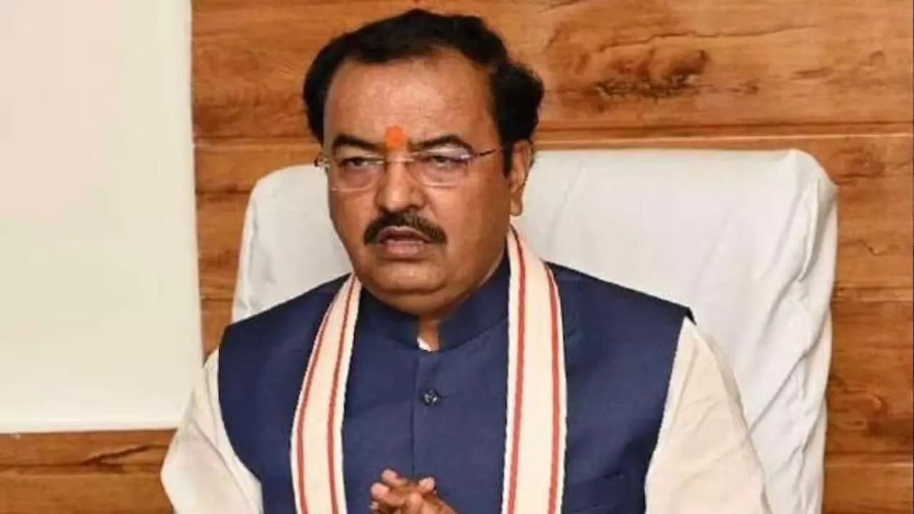 Keshav Prasad Maurya Family: गरीबी में बीता केशव प्रसाद मौर्य का बचपन, जानें परिवार में कौन-कौन और क्या करता है