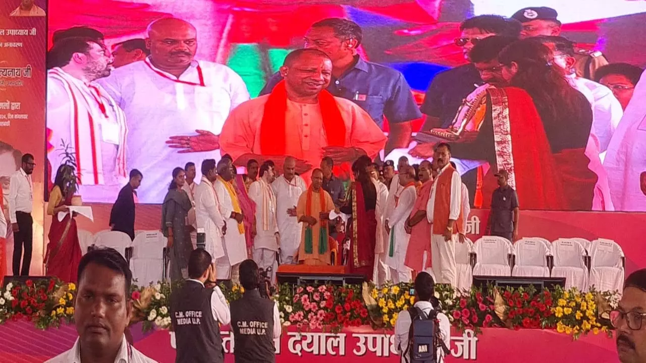 Chief Minister Yogi Adityanath unveiled the statue of Pandit Deen Dayal Upadhyay in Barabanki