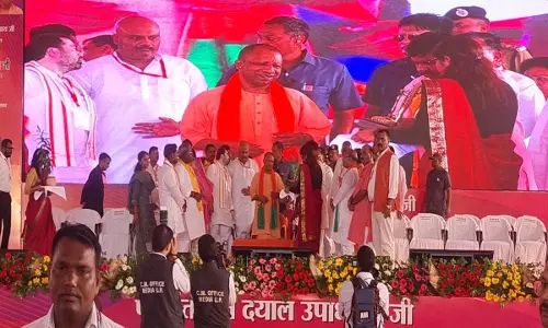 Chief Minister Yogi Adityanath unveiled the statue of Pandit Deen Dayal Upadhyay in Barabanki