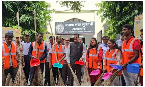 Lucknow University: स्वच्छता संकल्प अभियान का हुआ शुभारंभ, छात्रों ने प्रस्तुत किया नुक्कड़ नाटक