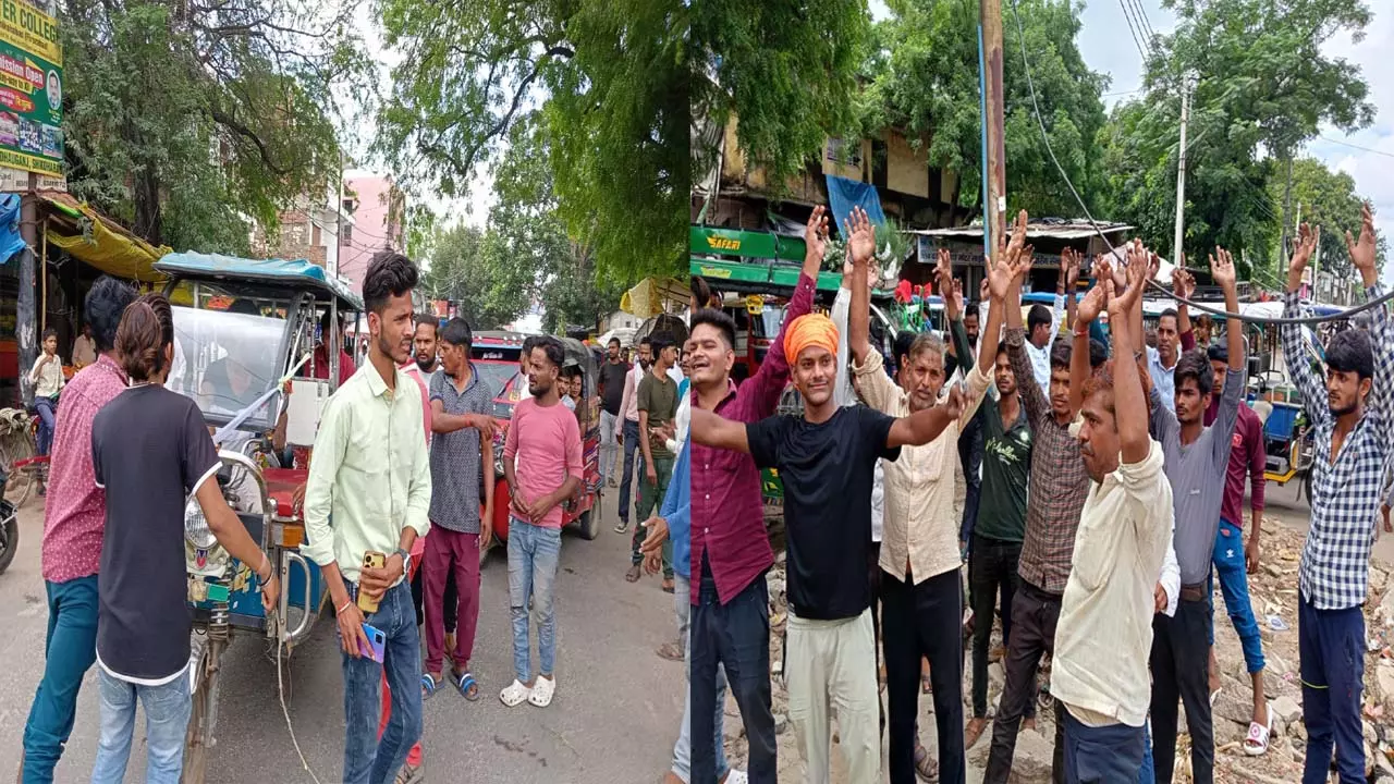 Auto drivers went on strike over illegal collection