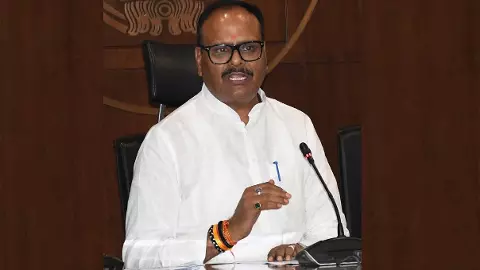Doctor of district hospital in Ballia was doing private practice, Deputy CM took big action Doctor of district hospital in Ballia was doing private practice, Deputy CM took big action