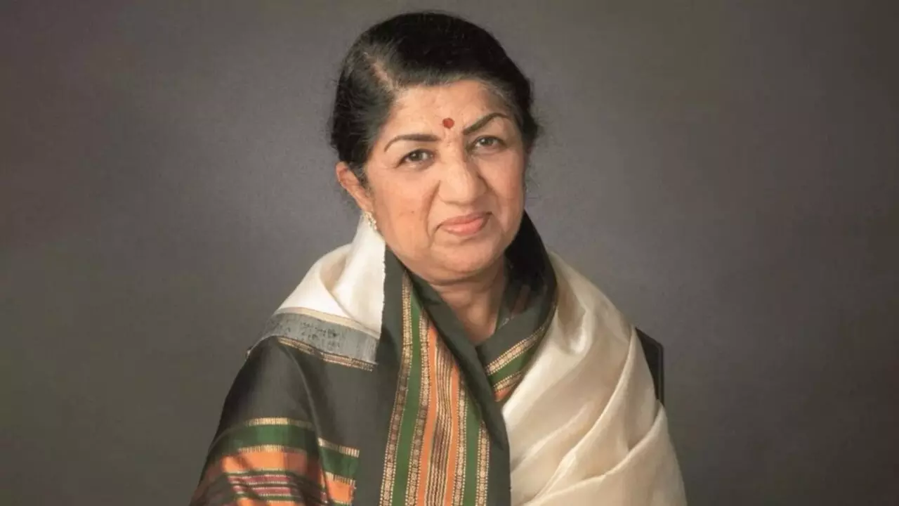 Lata Mangeshkar First Salary: पहले गाने के लिए लता मंगेशकर को मिले थे चंद रुपये, बनाई थी करोड़ों की संपत्ति