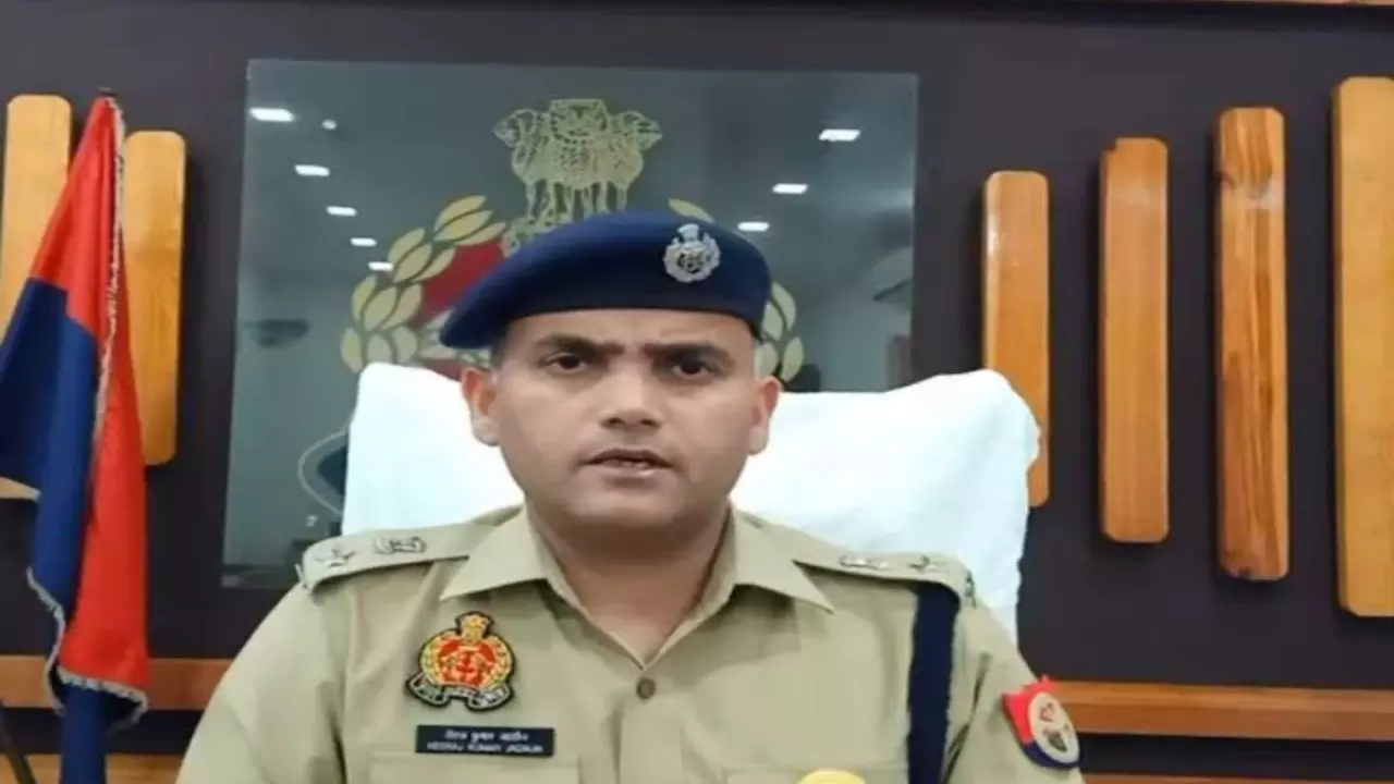 Hardoi News: चोरी के मामले में SP ने इंस्पेक्टर और एसआई समेत 4 पुलिसकर्मी को किया निलंबित, होमगार्ड पर भी होगी कार्रवाई