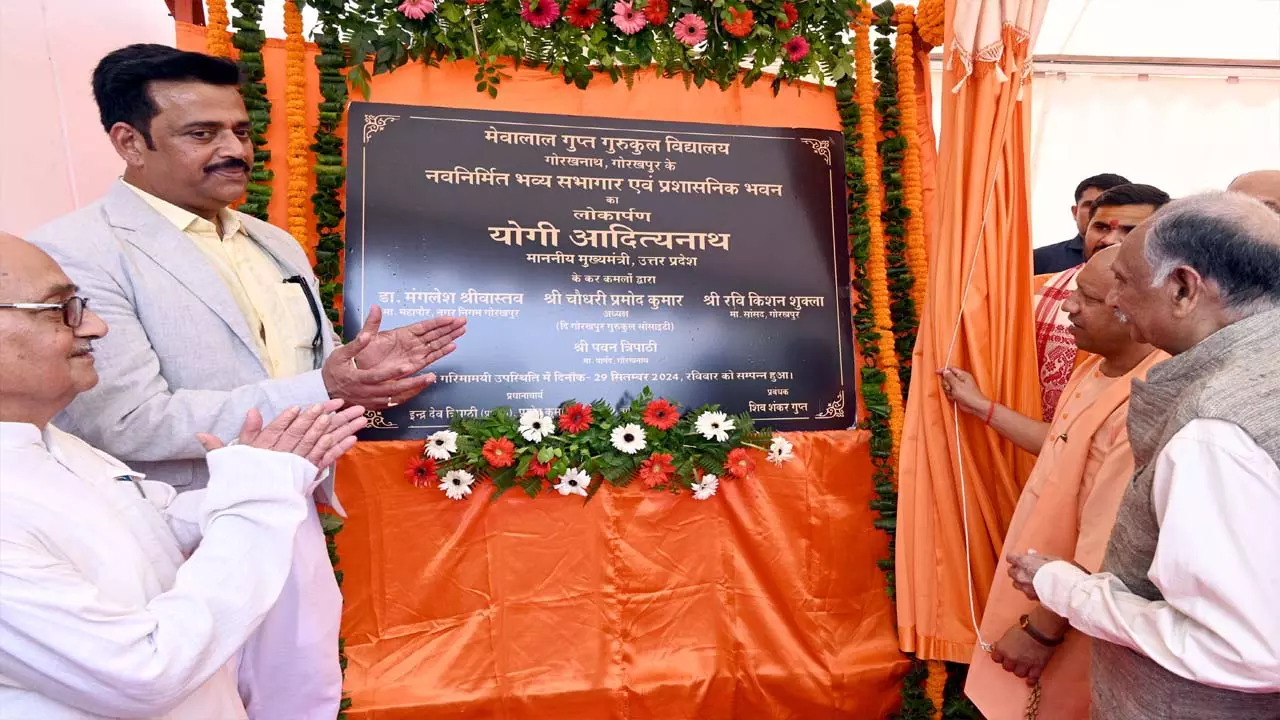 Chief Minister Yogi Adityanath met Mewalal Gupta Grand auditorium, administrative building and classrooms inaugurated at Gurukul Vidyalaya